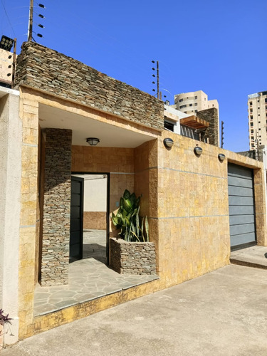 Maria Jose Castro Vende Casa Quinta, Mañongo Sar-556