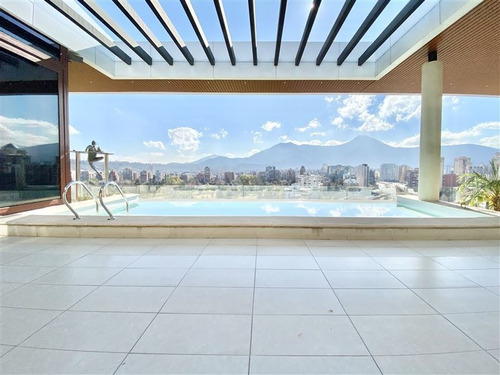 Casa En Venta De 3 Dorm. En Las Condes