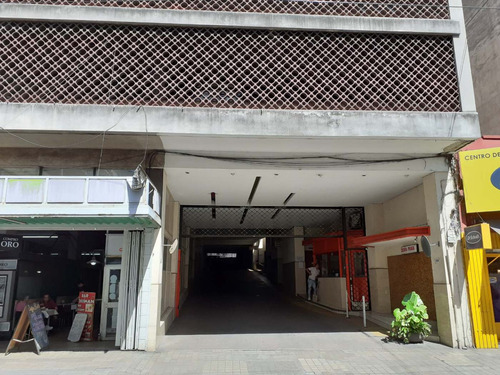 Cochera Amplia En Edificio  Gran Garaje Tucuman 