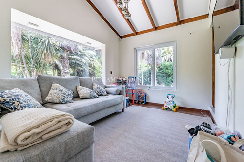 Casa En Venta De 4 Dorm. En Colina