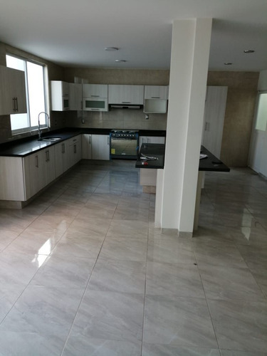 Hermosa Residencia En La Condesa Juriquilla, Estudio O 4ta Rec En Pb, Jardín,.