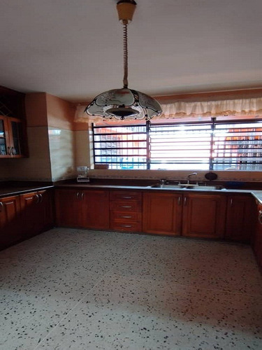 Lm Vende Casaquinta En Urb. Parque Trigal. Trigal Centro, Valencia.