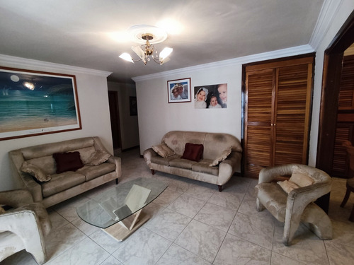 Hermosa Casa-quinta Bifamiliar De 426 Mts2 En La Urbanización Colinas De Vista Alegre Con Entradas Independientes