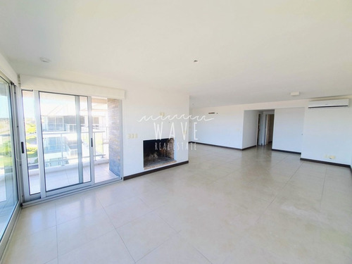 Imagen 3 de 30 de Venta De Apartamento Penthouse Dúplex De 4 Dormitorios Y 6 Baños En Suite, Frente Al Mar En Punta Del Este.