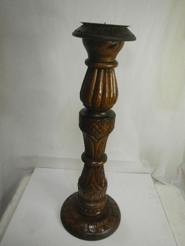 Candelabro Antiguo De Madera Tallada Bien Conservado 