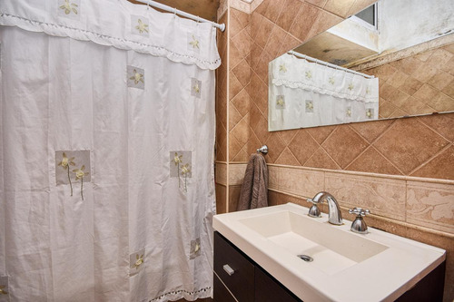 Imagen 28 de 30 de Impecable Casa En Venta Con 4 Dormitorios Mas Dependencia! Jardin Pileta Y Parrilla!