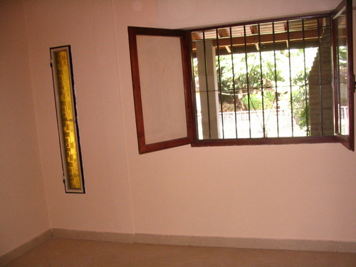 Imagen 2 de 5 de Casa En Burzaco, Con 3 Dormitorios. Sobre 1500 M2