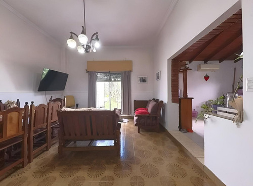Casa De 4 Ambientes + Departamento Venta Ituzaingo