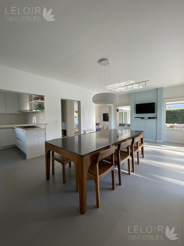Casa En Venta 4 Amb En Barrio Cerrado Altos Del Sol