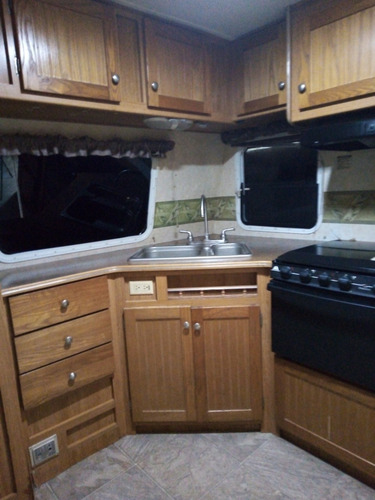 Imagen 4 de 14 de Motor Home Casa Rodante Remato 2007 Trayl Bay