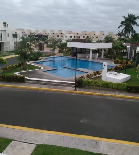 Casa En Venta J- 41 En Fracc. Crystal Lagoons Veracruz Con 3 Recamaras Alberca En La Privada