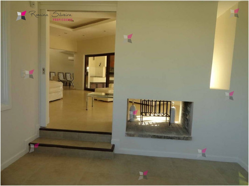 Casa En Mansa, 3 Dormitorios *- Ref: 7972