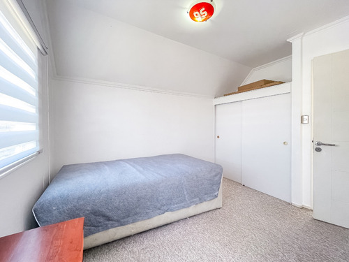 Arriendo Casa De 2 Pisos En Sector Residencial En G Mistral.