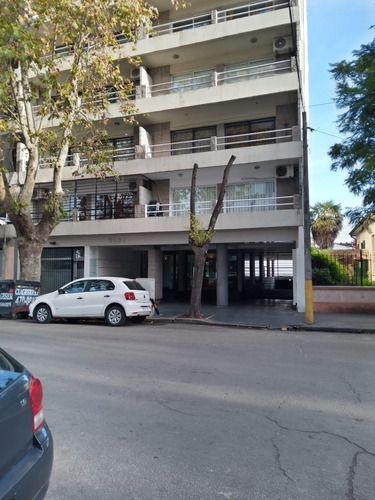 Imagen 1 de 11 de Venta De Departamento De Un Ambientes Y Medio Con Balcón Saliente.