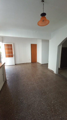 Depto De 2 Dorm En Alquiler Pb Interno Ubicada En Av. 7 E/ 73 Y 74