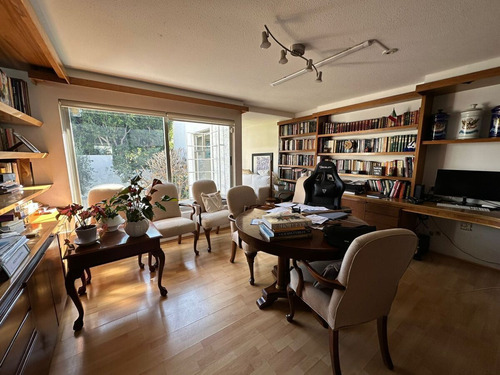 Casa Remodelada Y Llena De Espacios En El Corazón De Pedregal De San Francisco