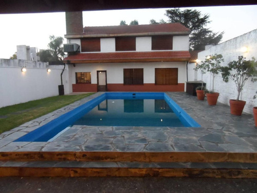 Imagen 2 de 19 de Castelar Norte, Importante Propiedad De 7 Ambientes.
