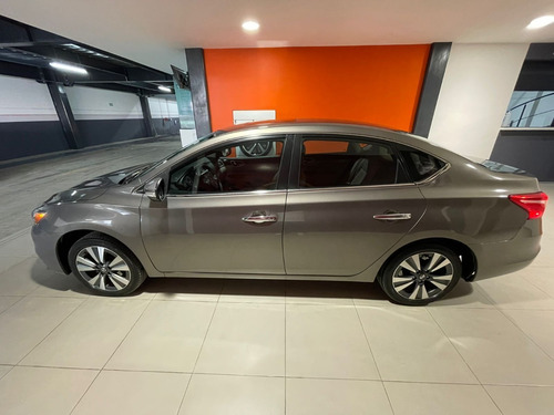 Imagen 5 de 15 de Nissan Sentra Exclusive 2017