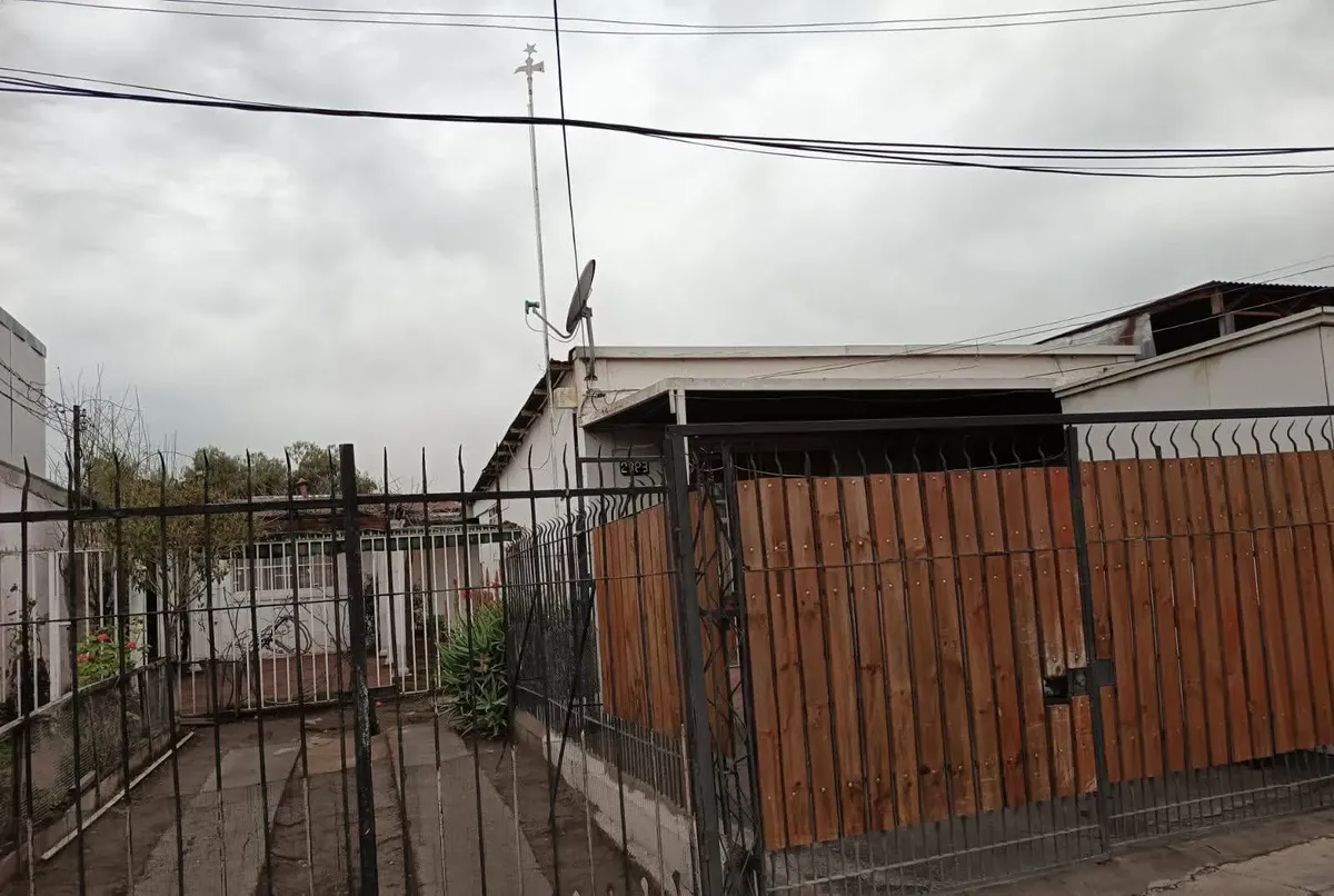 Imagen 1 de 11 de Vende Casa Habitacional + Depto Con Uso Comercial