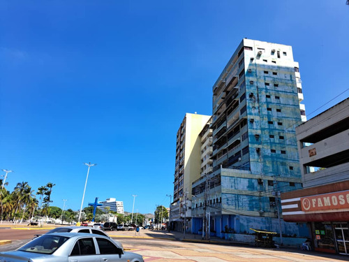 Apto En Venta De 1 Habitación En El Paseo Colon De La Ciudad De Pto La Cruz