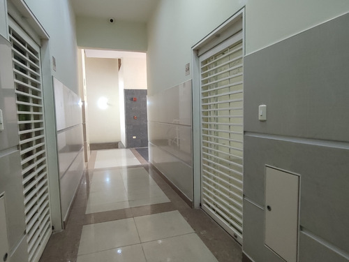 Vendo Oficina Doble Altura Obra Gris Centro Empresarial Lomas Del Sol