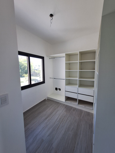 Casa En Venta Con Pileta Santa Elena