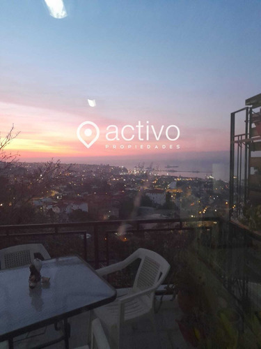 Casa Con Maravillosa Vista A La Costa De Valparaíso