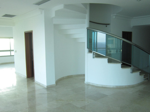 Lujoso Penthouse En Malecon Center Con Impresionante Vista Al Mar.