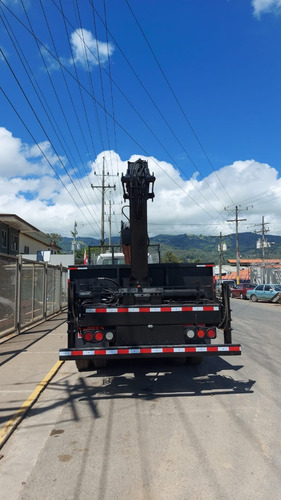 Imagen 5 de 11 de Camion Plataforma Freightliner Con Grua Articulada Hiab 175