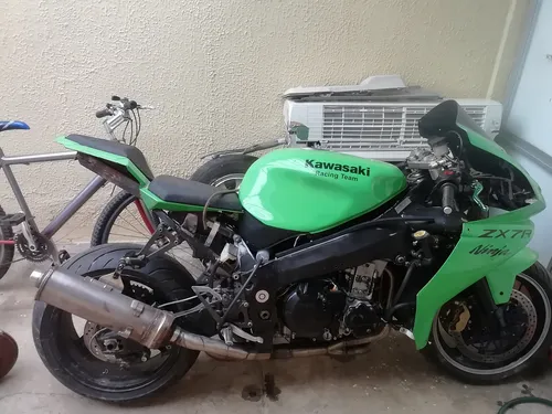 Kawasaki Ninja Zx7r (1998)