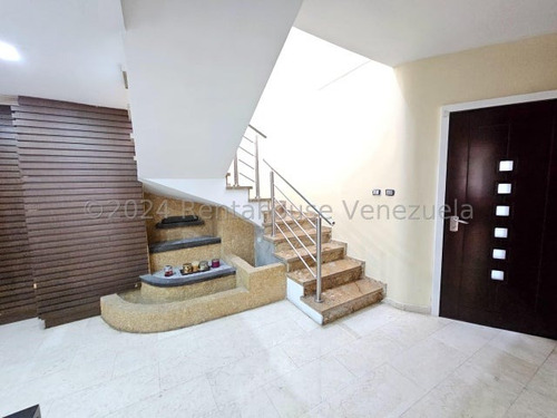 Excelente Apartamento Penthouse En Venta, Urb. San Isidro, Maracay, 25-15410 Mv