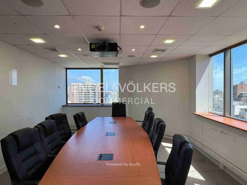 Oficina Amoblada De 415 M² En El Golf