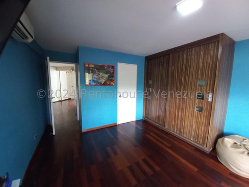 Estupendo Townhouse En La Trinidad 25-1356
