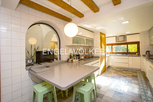 Casa En Venta San Carlos De Apoquindo / Paseo Los Domínicos