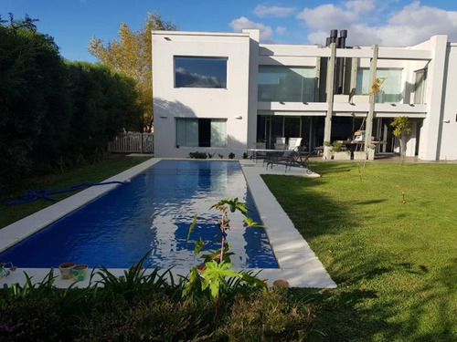 Casa  En Venta En Las Caletas, Nordelta, Tigre