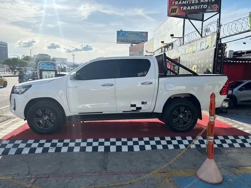 Toyota Hilux Srv 2.4 4x4 Mt Euro 6 Publica