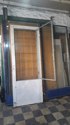 Puerta Chapa Con Ventana Liviana Con Reja Sin Vidrio