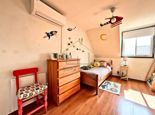 Acogedora Y Luminosa Casa En Vitacura. Vale La Pena Verla!!