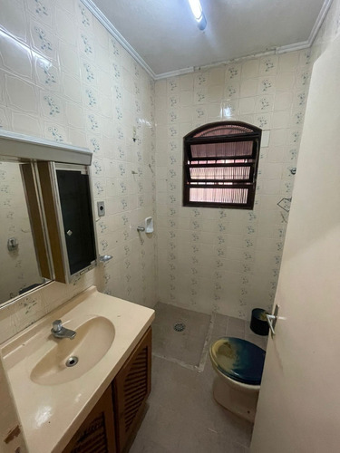 Casa Espaçosa 2 Dormitórios Sendo 1 Suíte, Banheiro, Cozorme