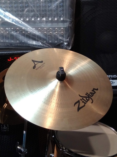 Platillo Zildjian Avedis Medium Crash 16'' A0240