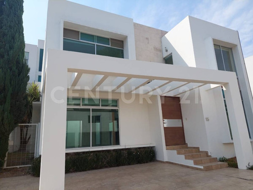 Casa En Venta En Clúster 10 10 10, Lomas De Angelópolis, Puebla