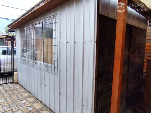 Casa En Venta En Lo Espejo 4 Dormitorios, Regularizada