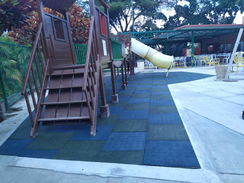 Guarderia Y Parque Infantil / Pisos De Goma / Vaciado D Goma