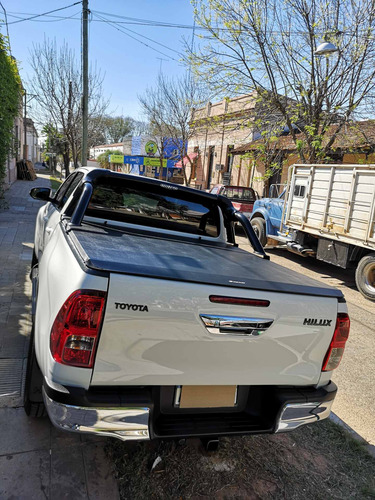Imagen 4 de 13 de Toyota Hilux 2016 2.8 Cd Srv 177cv 4x4 At
