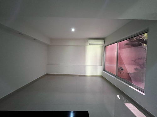 A Unas Cuadras De Plaza Galerías - Roq-1302-cc