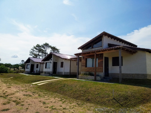 Imagen 3 de 14 de Complejo En Venta 3 Casas + 2 En Proceso - Punta Del Diablo