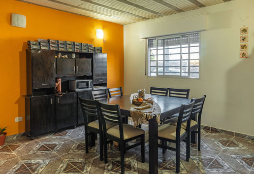 Imagen 6 de 23 de Casa De 3 Habitaciones En Venta!