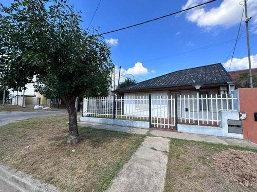 Casa A La Venta En Lujan Barrio San Bernardo Calle Evaristo Carriego Esquina Guido Y Spano