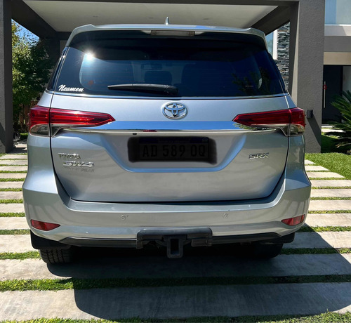 Imagen 2 de 12 de Toyota Sw4 2019 2.8 Srx 177cv 4x4 7as At