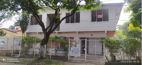 Vendo  Casa Esquinera En El Barrio Vipasa La Casa Genera Renta